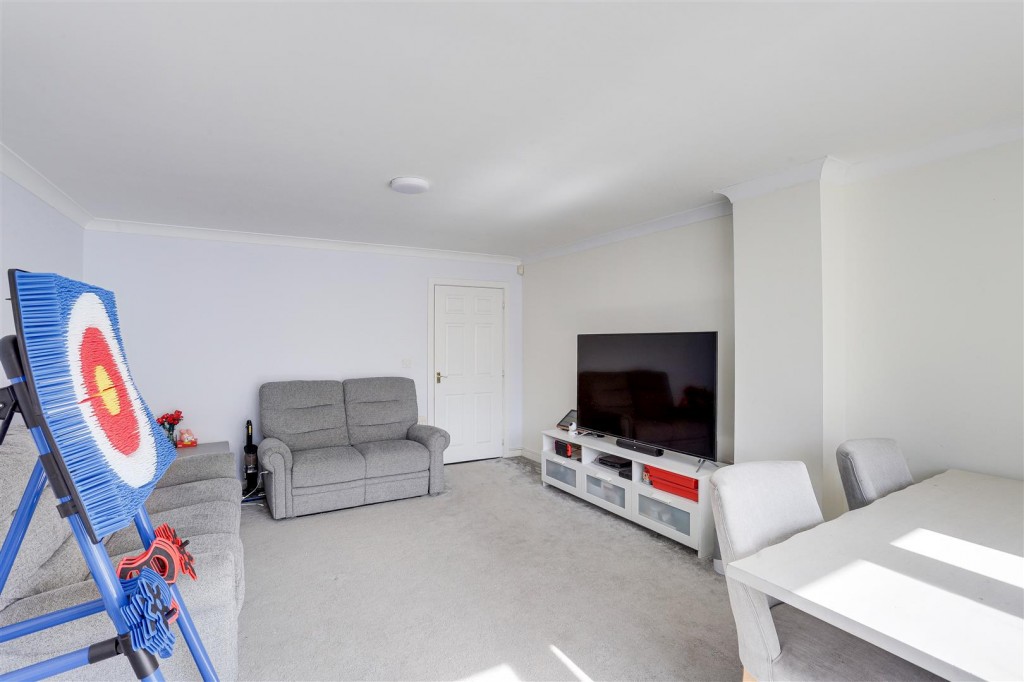 Edison Way, Arnold, Nottinghamshire, NG5 7NE