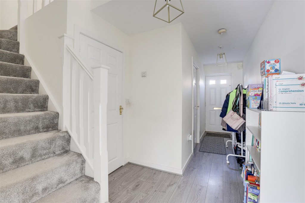 Edison Way, Arnold, Nottinghamshire, NG5 7NE