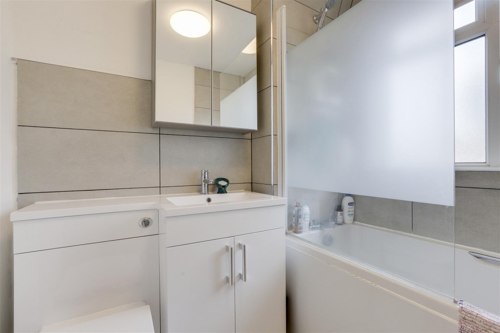 Plumtree Gardens, Calverton, Nottinghamshire, NG14 6GE