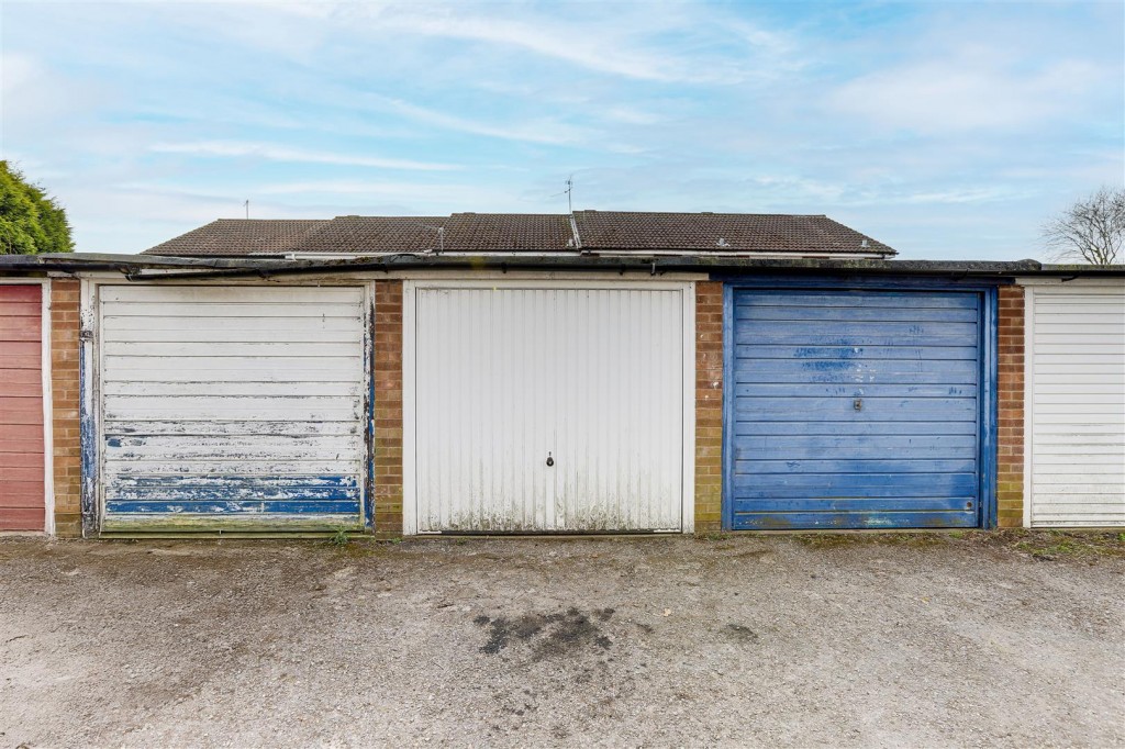 Plumtree Gardens, Calverton, Nottinghamshire, NG14 6GE