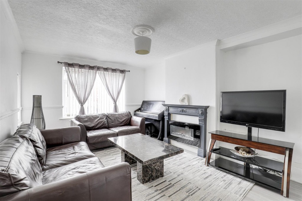 Redhill Road, Arnold, Nottinghamshire, NG5 8GW