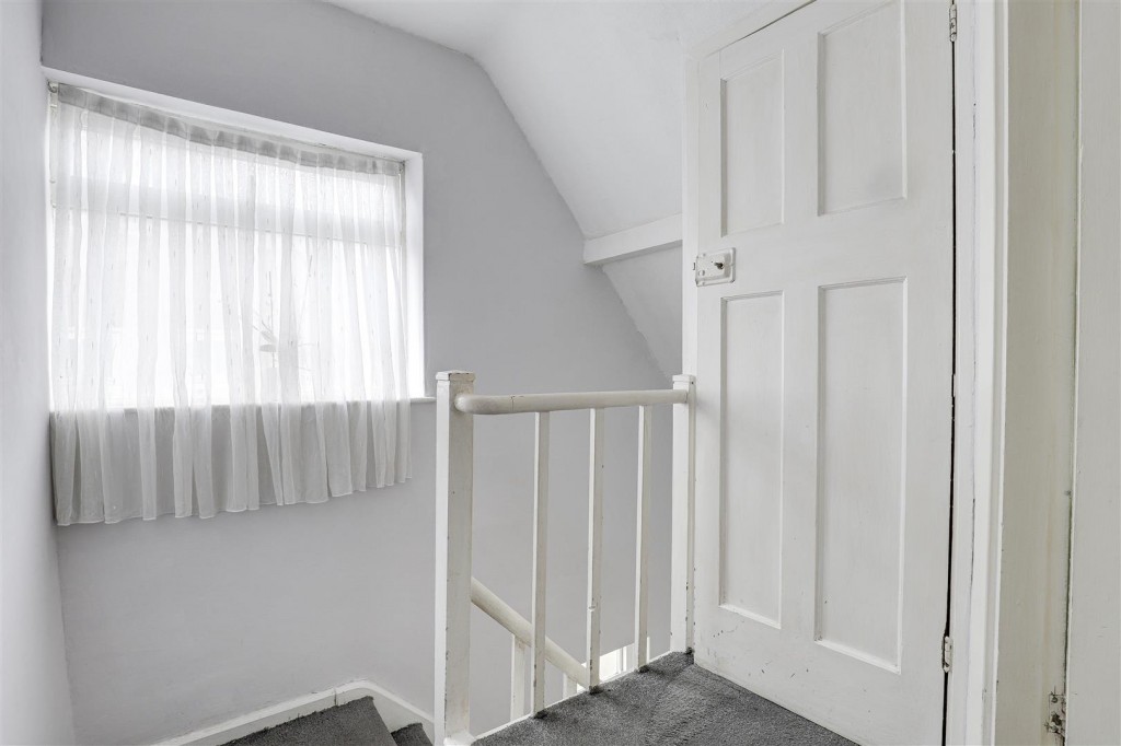 Redhill Road, Arnold, Nottinghamshire, NG5 8GW