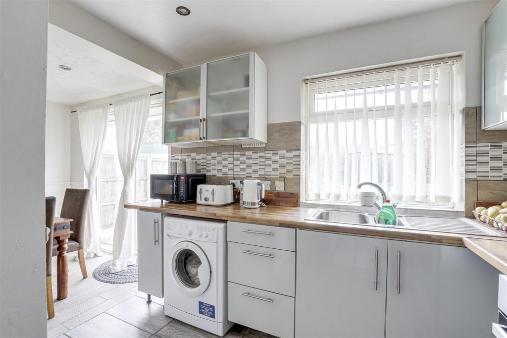 Redhill Road, Arnold, Nottinghamshire, NG5 8GW