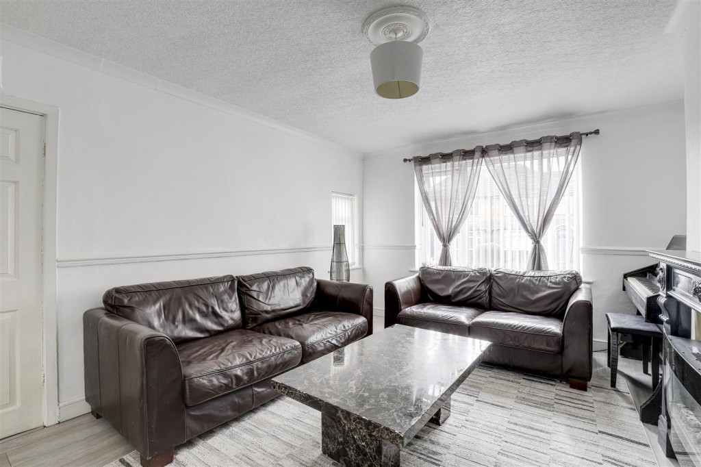 Redhill Road, Arnold, Nottinghamshire, NG5 8GW