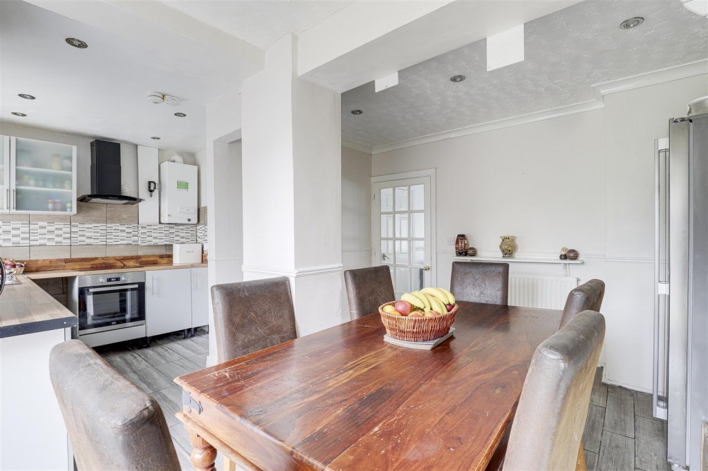 Redhill Road, Arnold, Nottinghamshire, NG5 8GW