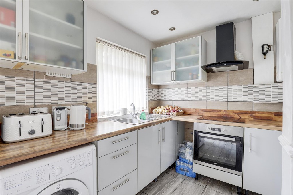 Redhill Road, Arnold, Nottinghamshire, NG5 8GW