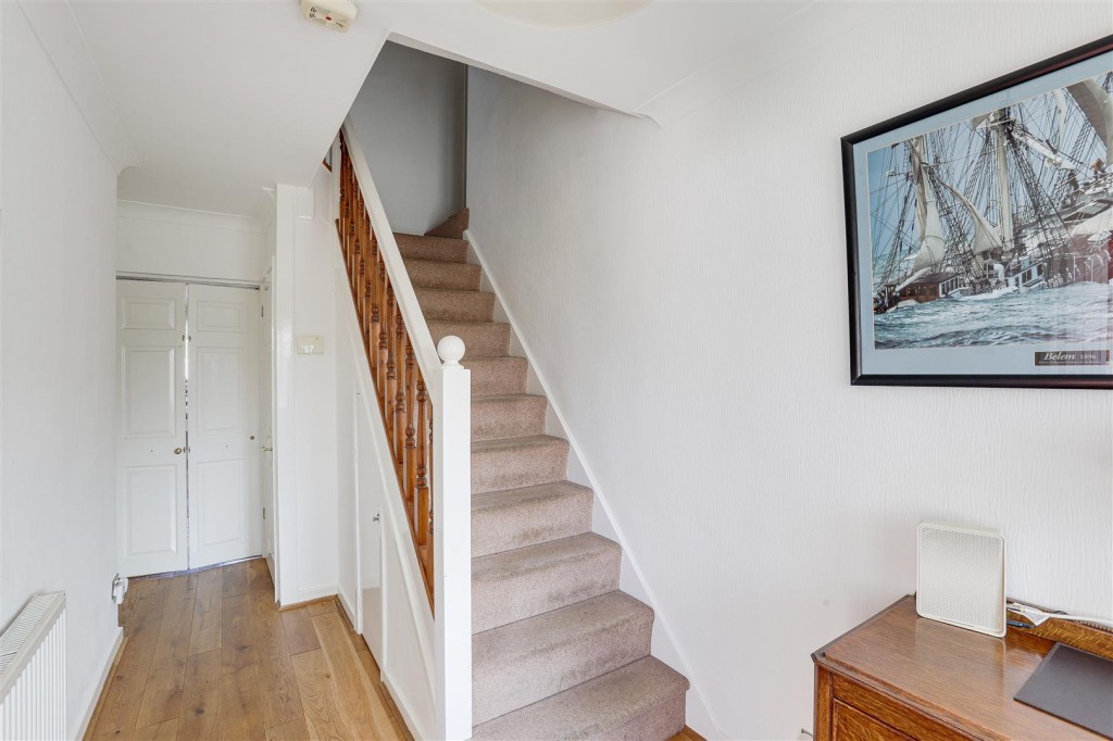 Walcote Drive, West Bridgford, Nottinghamshire, NG2 7GR