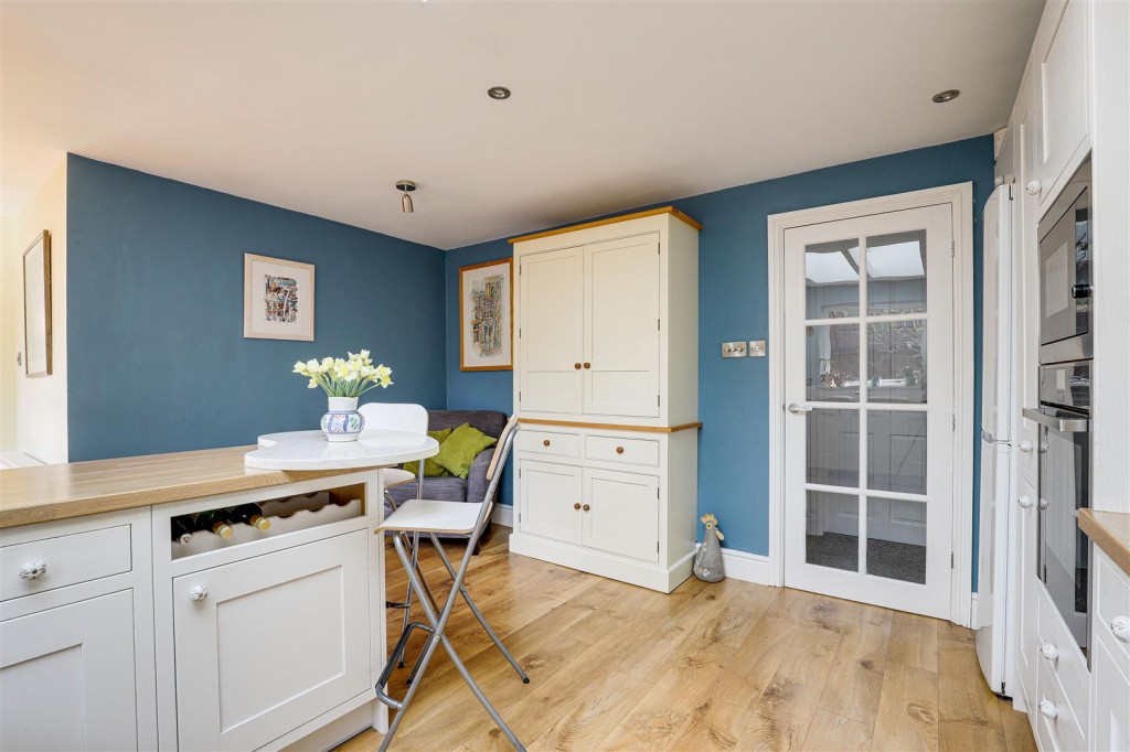 The Pines, Cow Lane, Bramcote, Nottinghamshire, NG9 3BB