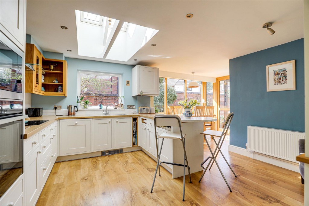 The Pines, Cow Lane, Bramcote, Nottinghamshire, NG9 3BB