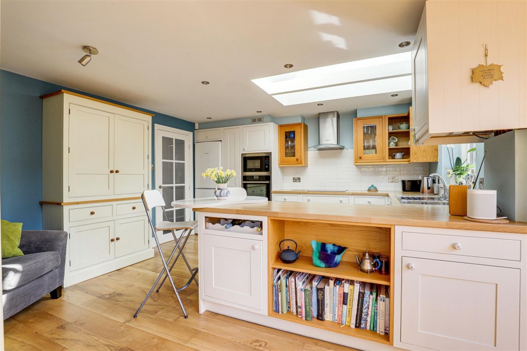 The Pines, Cow Lane, Bramcote, Nottinghamshire, NG9 3BB