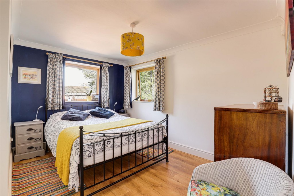 The Pines, Cow Lane, Bramcote, Nottinghamshire, NG9 3BB