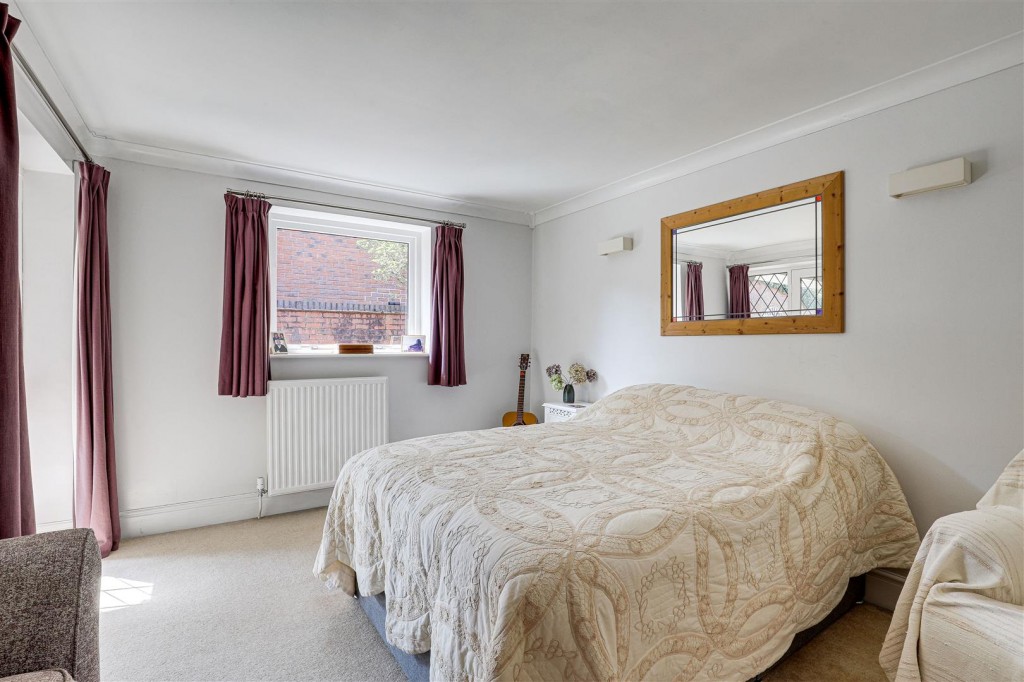 The Pines, Cow Lane, Bramcote, Nottinghamshire, NG9 3BB