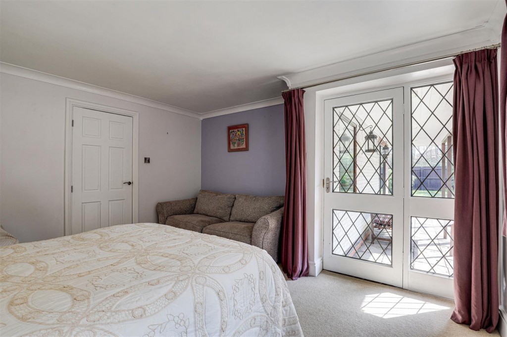 The Pines, Cow Lane, Bramcote, Nottinghamshire, NG9 3BB