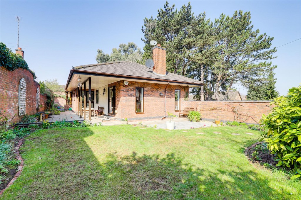 The Pines, Cow Lane, Bramcote, Nottinghamshire, NG9 3BB