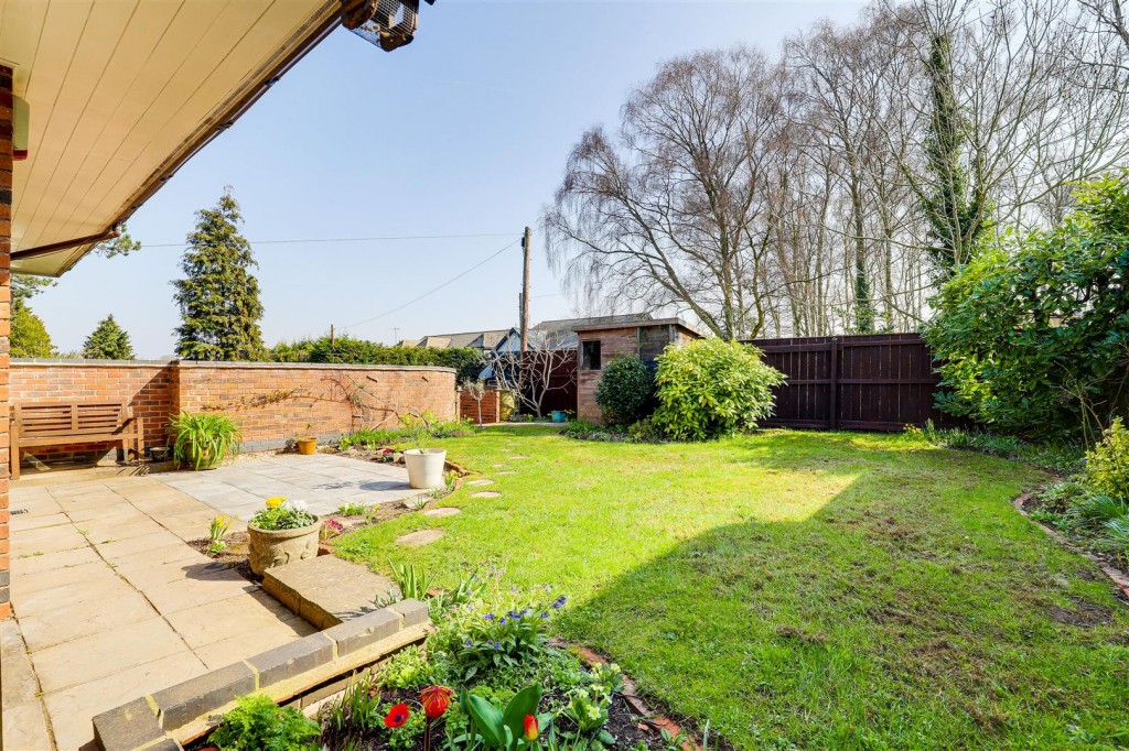 The Pines, Cow Lane, Bramcote, Nottinghamshire, NG9 3BB