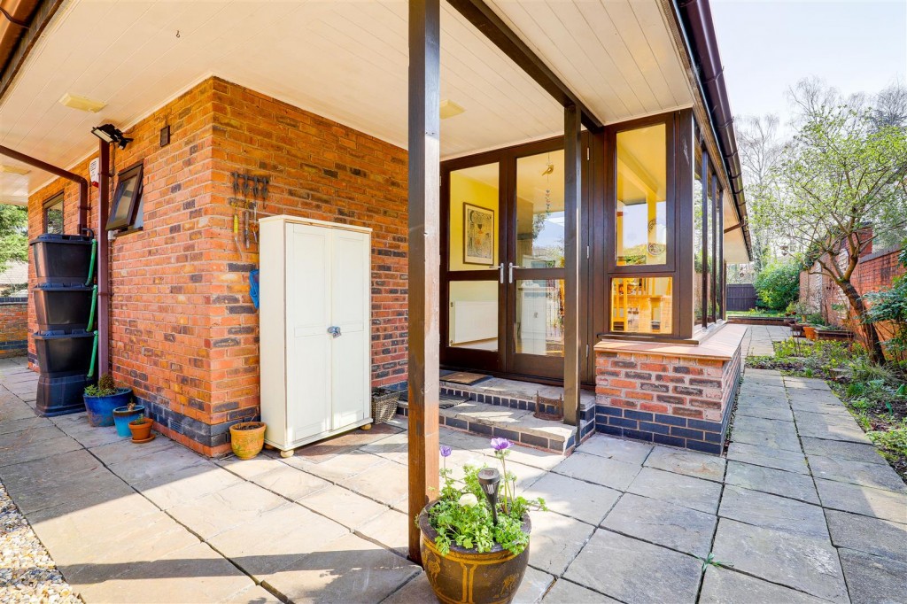 The Pines, Cow Lane, Bramcote, Nottinghamshire, NG9 3BB