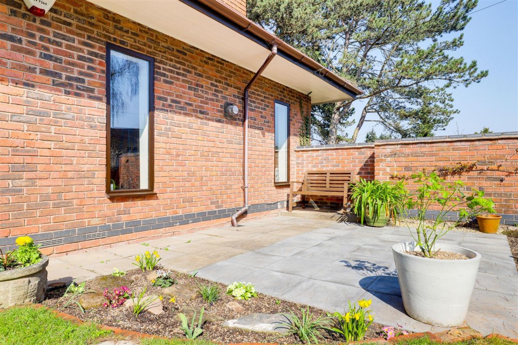 The Pines, Cow Lane, Bramcote, Nottinghamshire, NG9 3BB