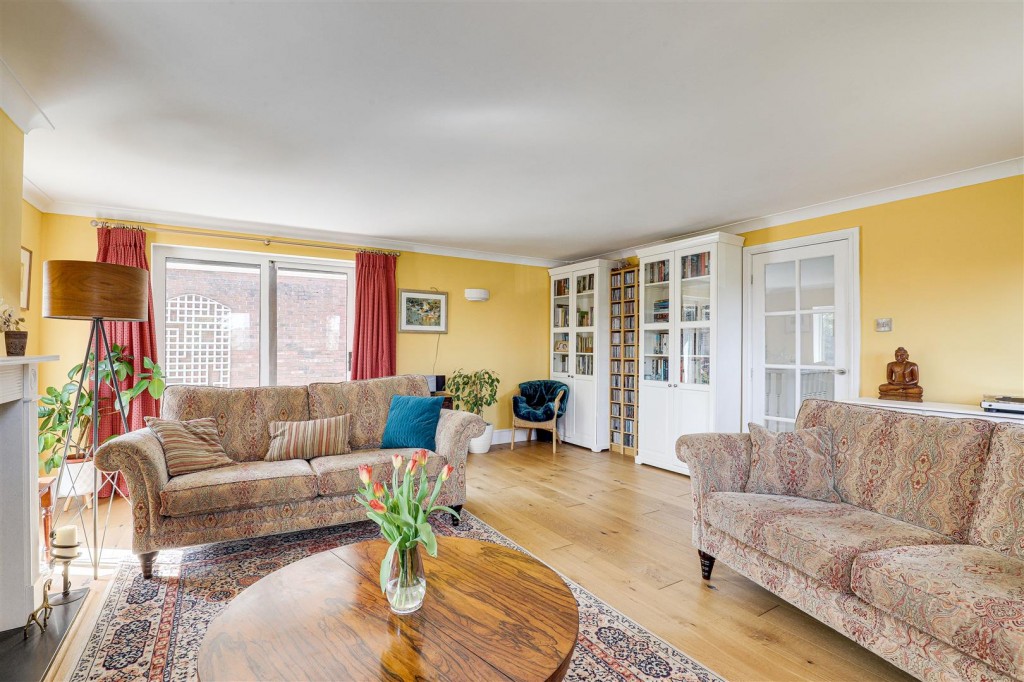 The Pines, Cow Lane, Bramcote, Nottinghamshire, NG9 3BB