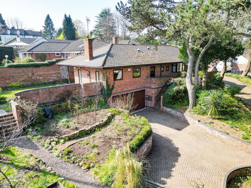 The Pines, Cow Lane, Bramcote, Nottinghamshire, NG9 3BB