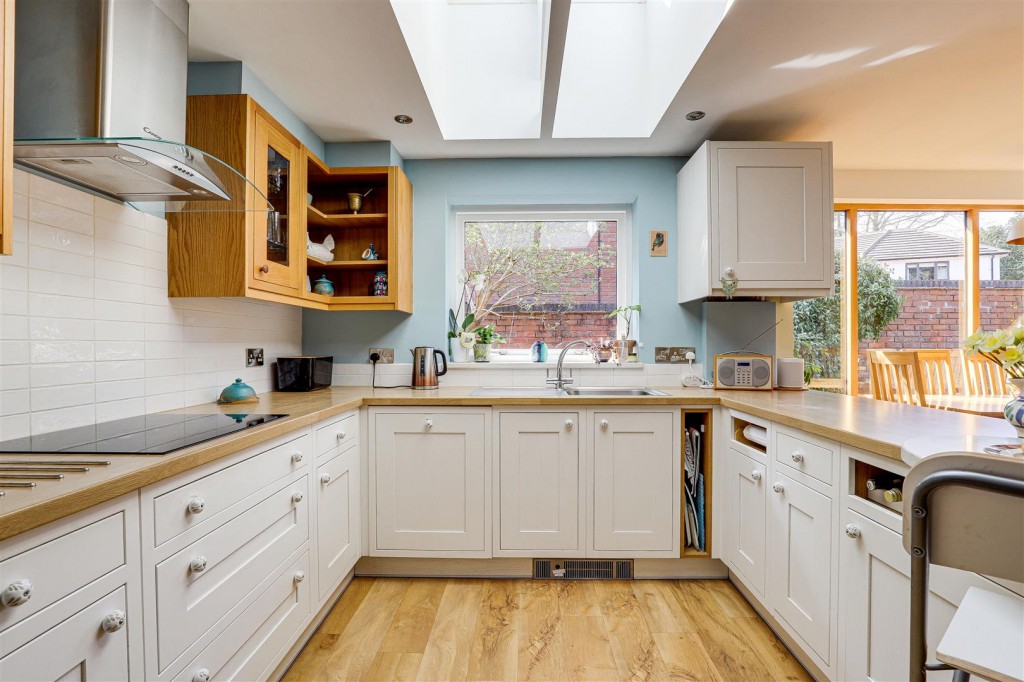 The Pines, Cow Lane, Bramcote, Nottinghamshire, NG9 3BB