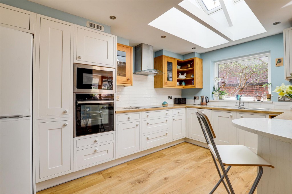 The Pines, Cow Lane, Bramcote, Nottinghamshire, NG9 3BB