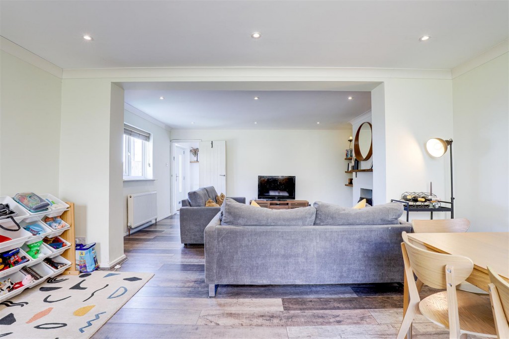 Mays Avenue, Carlton, Nottinghamshire, NG4 1AU