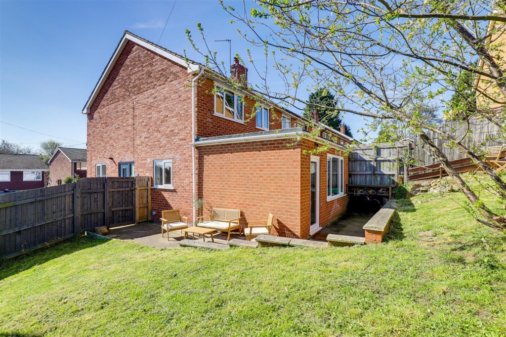 Mays Avenue, Carlton, Nottinghamshire, NG4 1AU