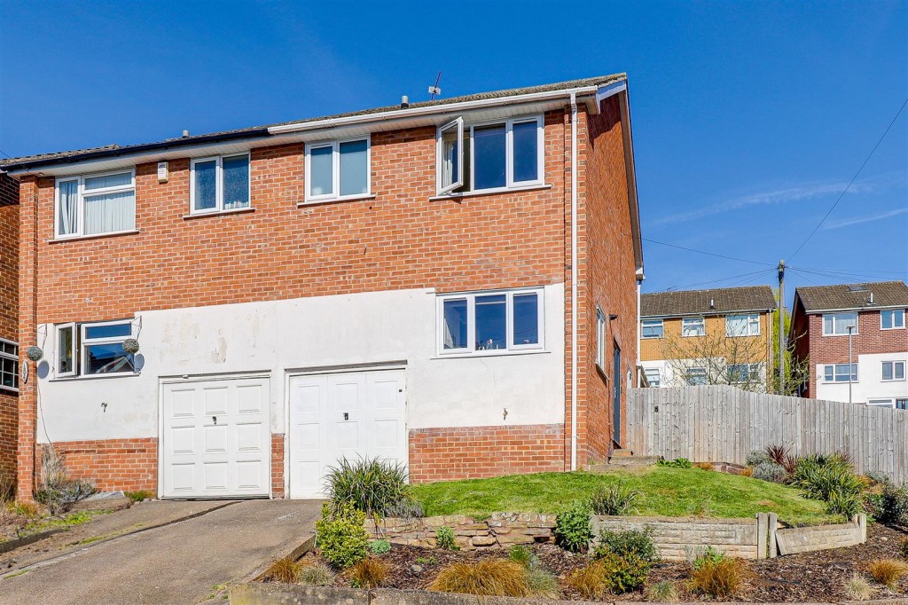 Mays Avenue, Carlton, Nottinghamshire, NG4 1AU