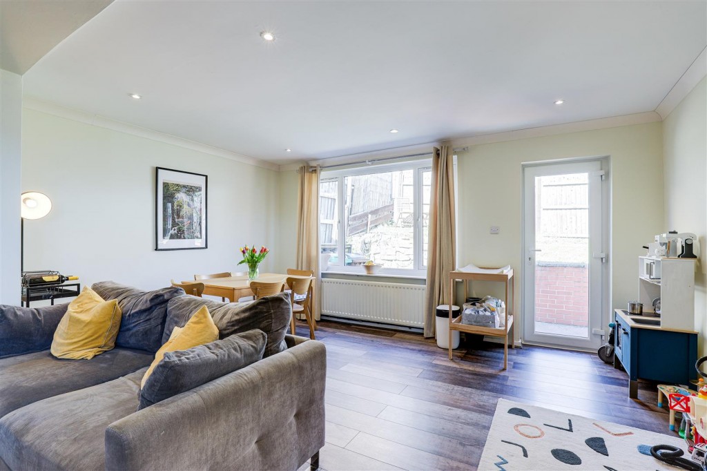 Mays Avenue, Carlton, Nottinghamshire, NG4 1AU