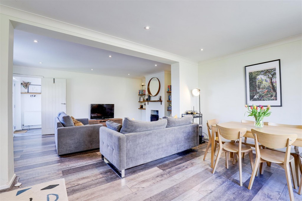 Mays Avenue, Carlton, Nottinghamshire, NG4 1AU