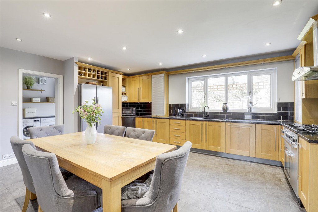 Coppice Road, Arnold, Nottinghamshire, NG5 7HH