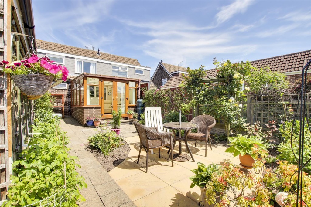 Astle Court, Arnold, Nottinghamshire, NG5 6RU