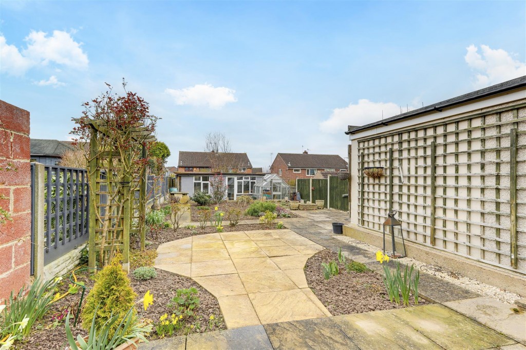 Astle Court, Arnold, Nottinghamshire, NG5 6RU