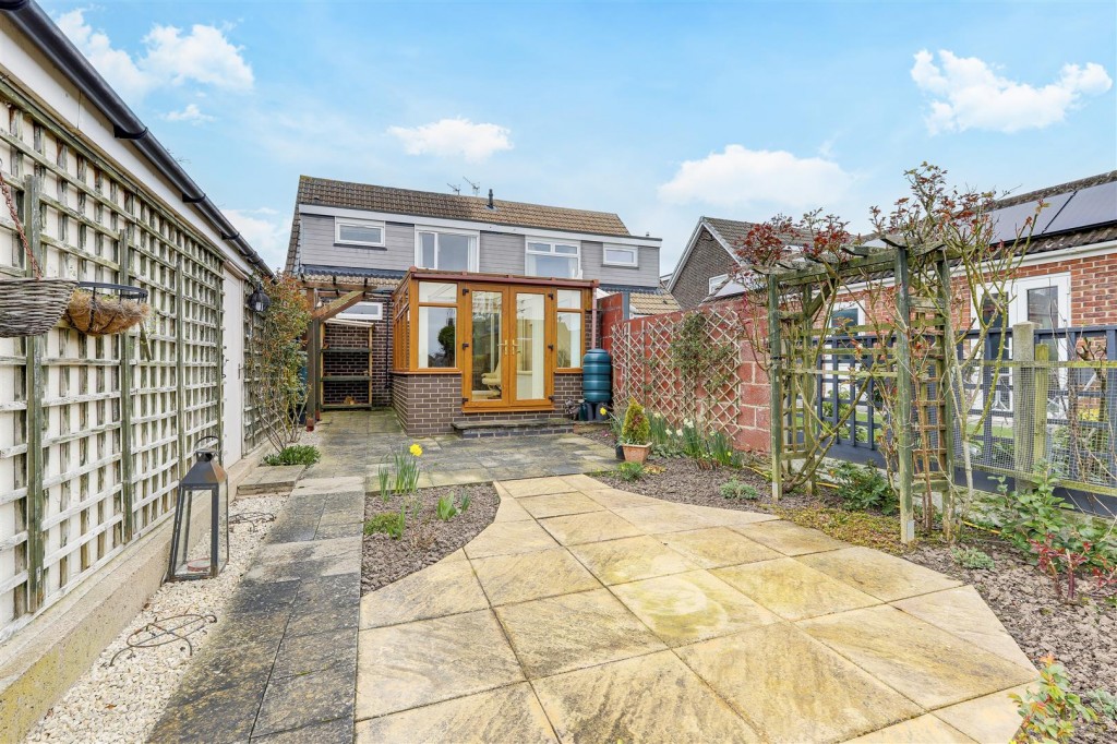 Astle Court, Arnold, Nottinghamshire, NG5 6RU