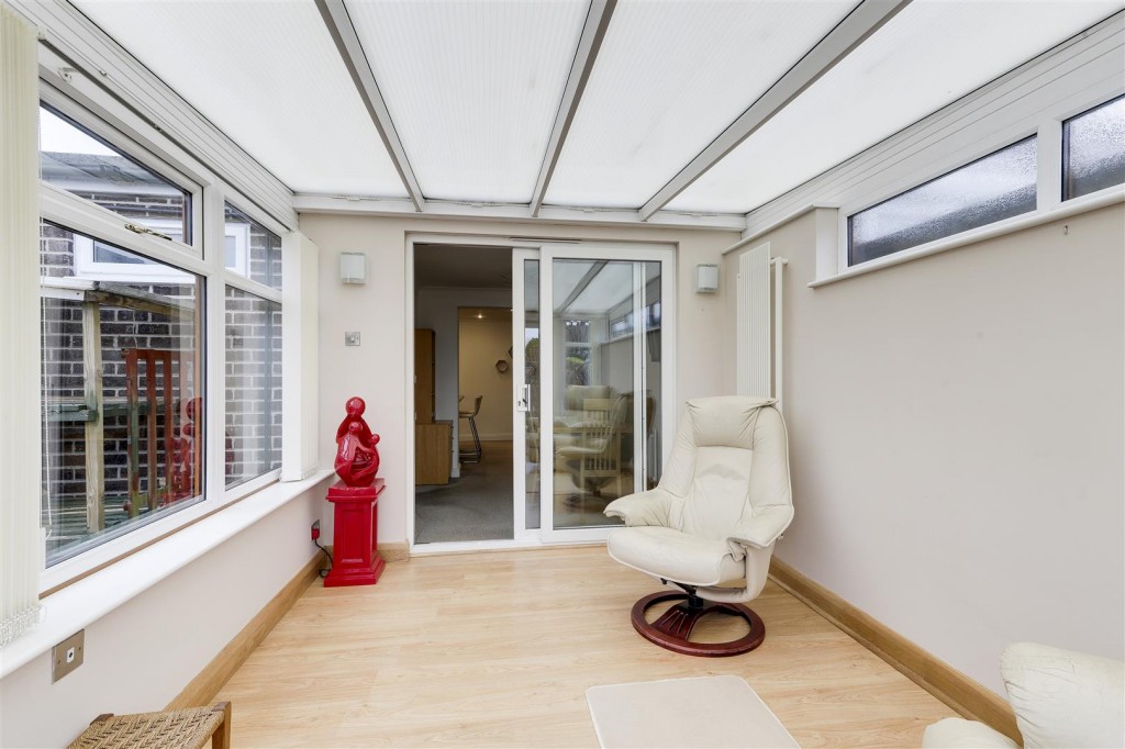 Astle Court, Arnold, Nottinghamshire, NG5 6RU