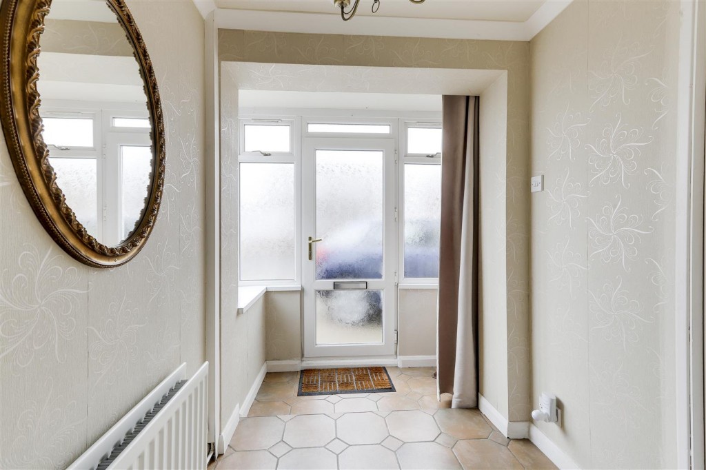 Astle Court, Arnold, Nottinghamshire, NG5 6RU