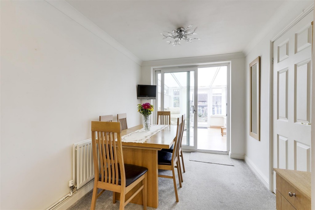 Astle Court, Arnold, Nottinghamshire, NG5 6RU