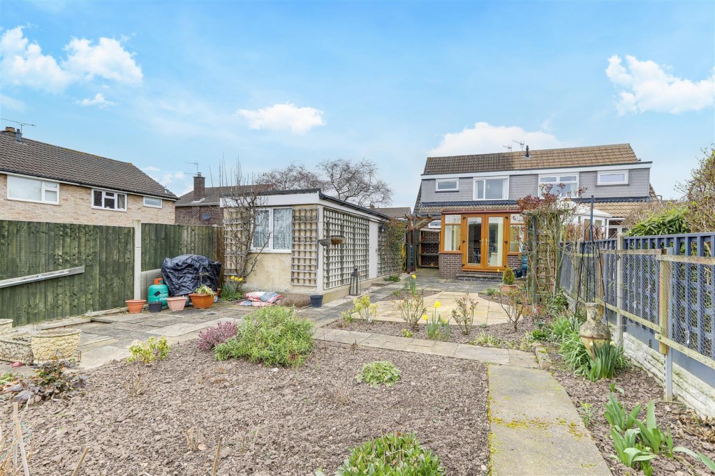 Astle Court, Arnold, Nottinghamshire, NG5 6RU