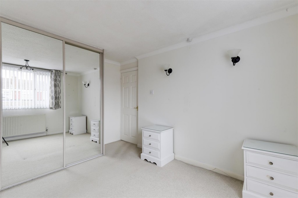 Astle Court, Arnold, Nottinghamshire, NG5 6RU