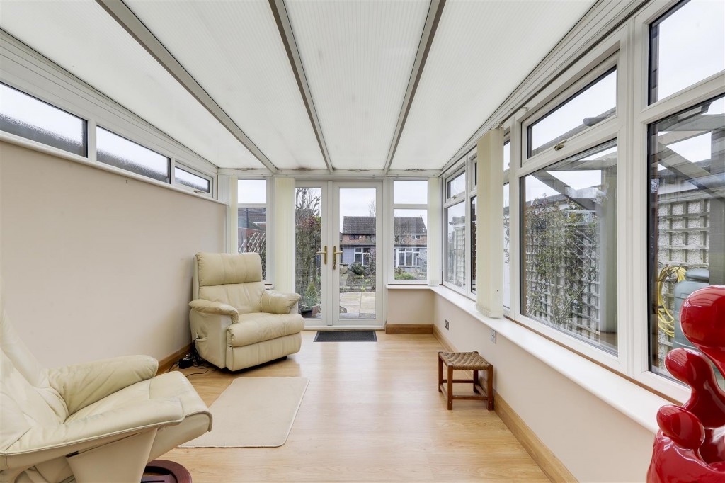 Astle Court, Arnold, Nottinghamshire, NG5 6RU