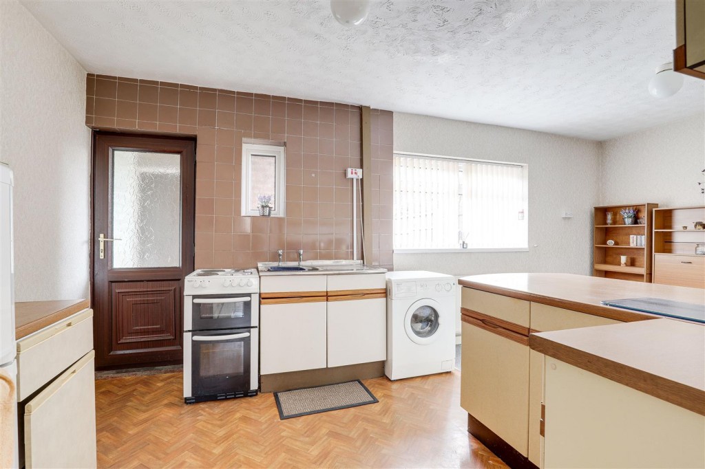 Longmoor Road, Long Eaton, Derbyshire, NG10 4EJ