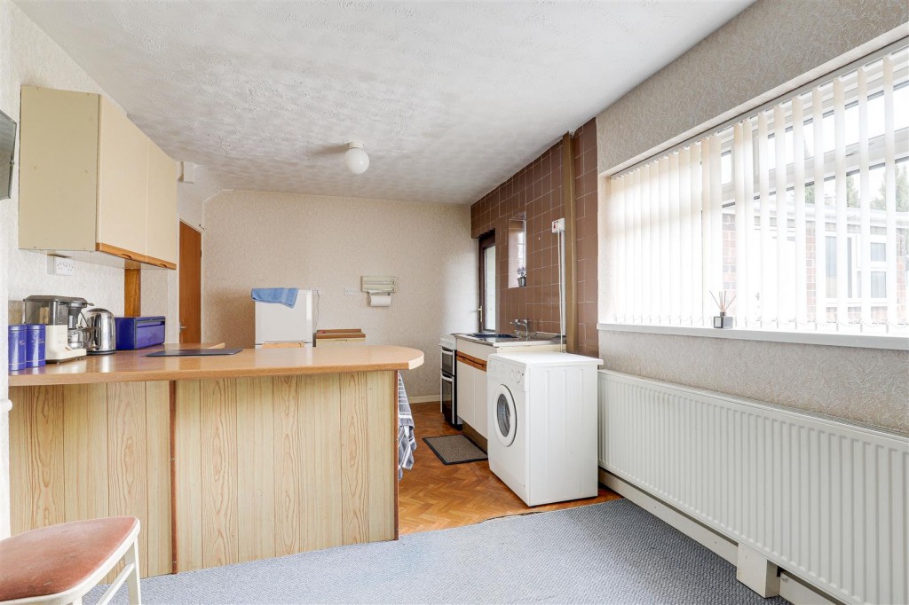 Longmoor Road, Long Eaton, Derbyshire, NG10 4EJ