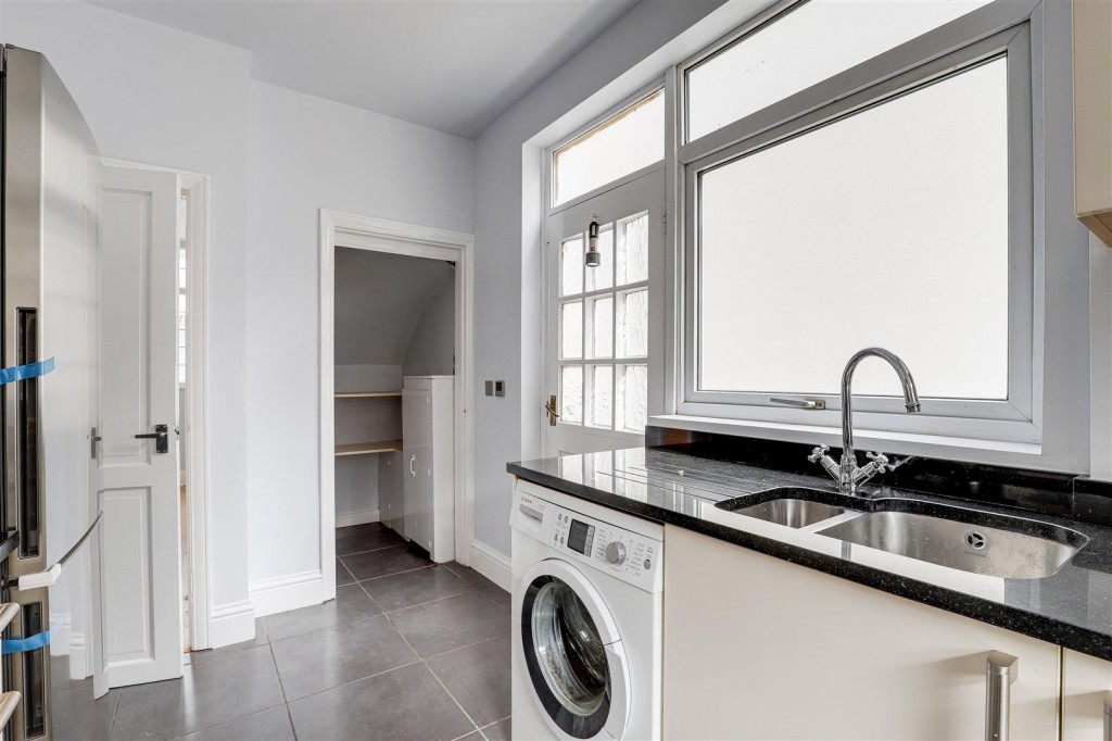 Exton Road, Sherwood, Nottinghamshire, NG5 1HA