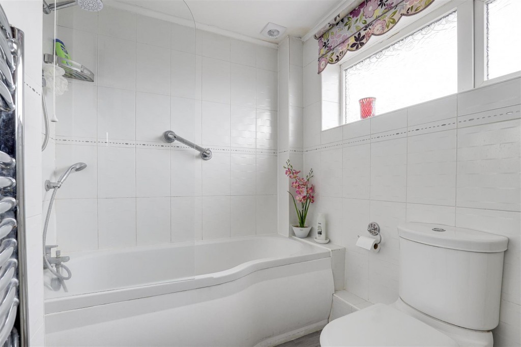 Karen Rise, Arnold, Nottinghamshire, NG5 8GE