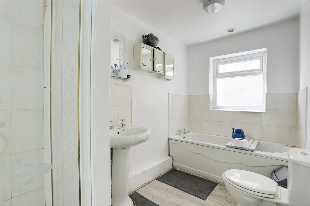 Dovedale Road, Bakersfield, Nottinghamshire, NG3 7GS