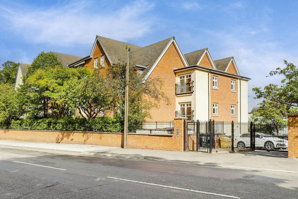 Woodthorpe Drive, Woodthorpe, Nottinghamshire, NG5 4AT