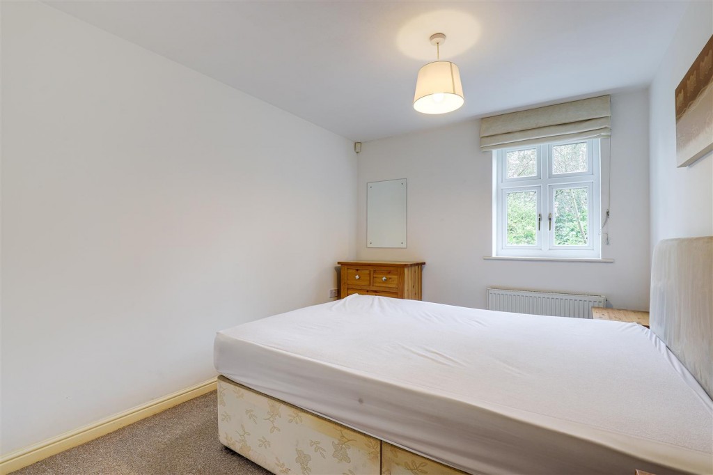 Woodthorpe Drive, Woodthorpe, Nottinghamshire, NG5 4AT