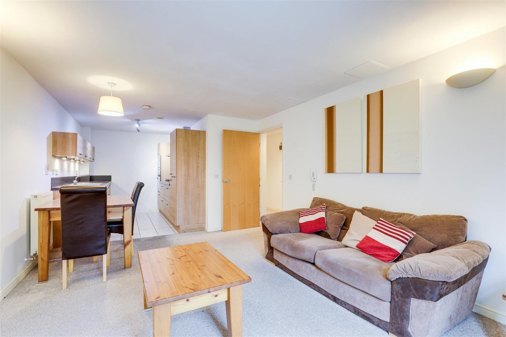 Woodthorpe Drive, Woodthorpe, Nottinghamshire, NG5 4AT