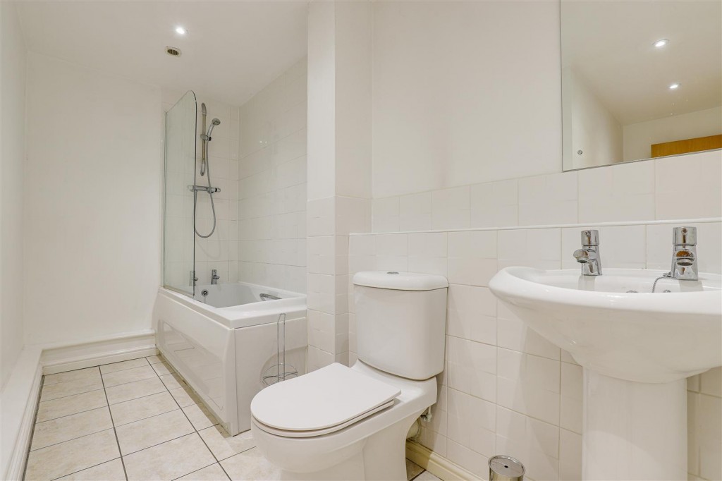 Woodthorpe Drive, Woodthorpe, Nottinghamshire, NG5 4AT