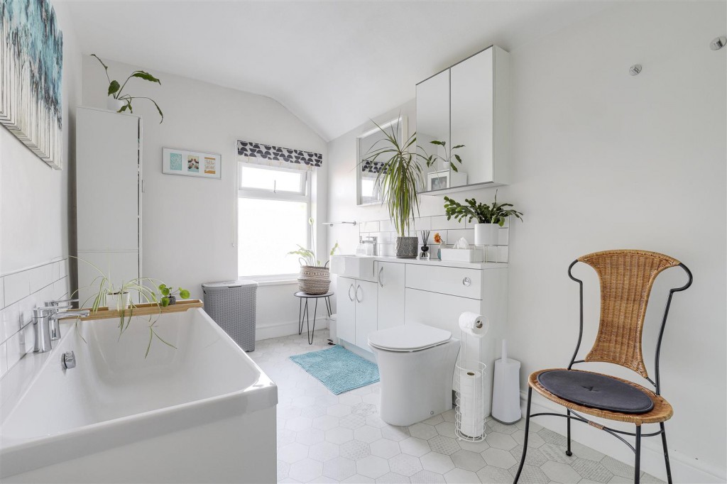 Montague Road, Hucknall, Nottinghamshire, NG15 7DT